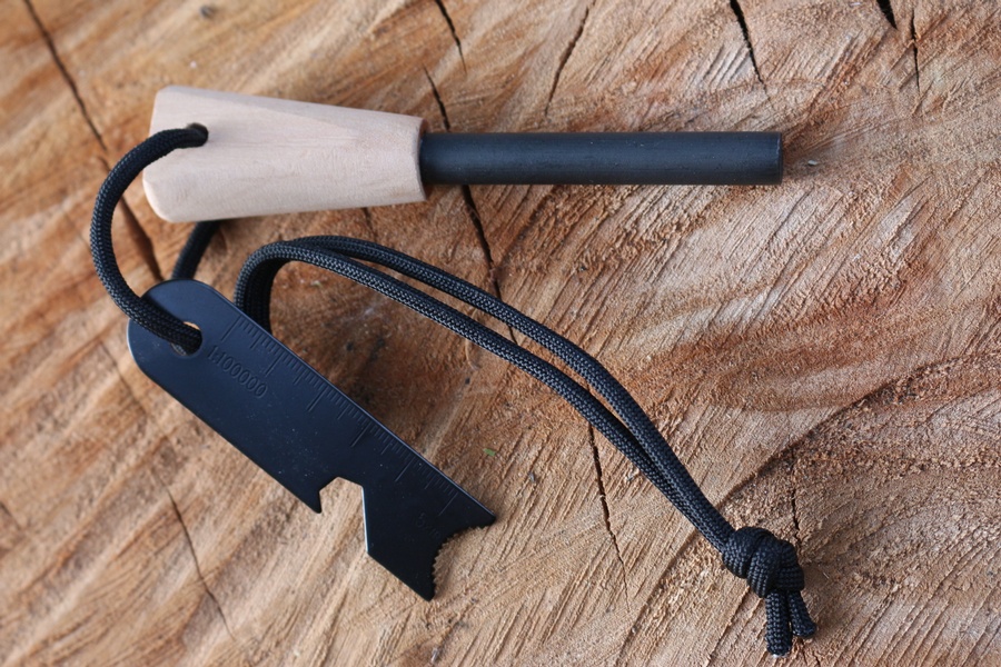 Bushcraft Firesteel Wood Handle Large 3/8in